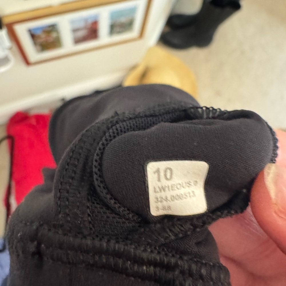 Lululemon size 10 Black Women's align tank 10 A/B - Picture 3 of 3